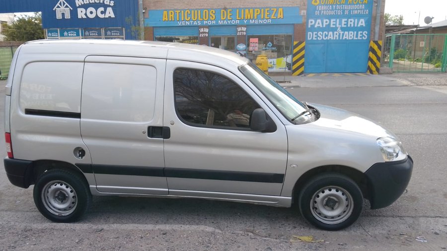 Camioneta real de un conductor de Cargalo, lista para salir a hacer un flete